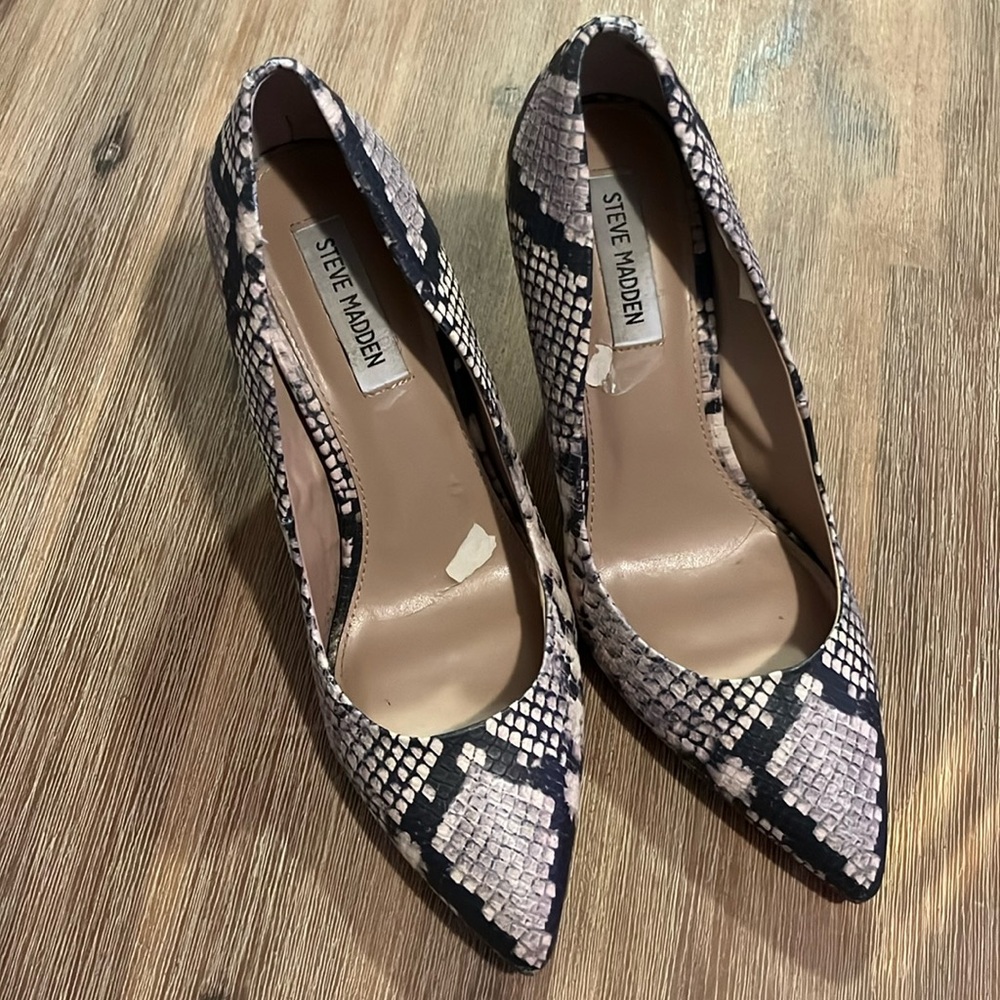 Steve Madden snake skin pumps